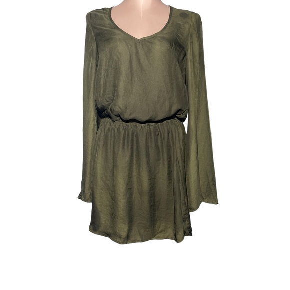 Show Me Your MuMu mini dress in army green. Size XS. Completely lined - Picture 1 of 9